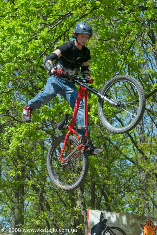 Dirt Jumping  T 